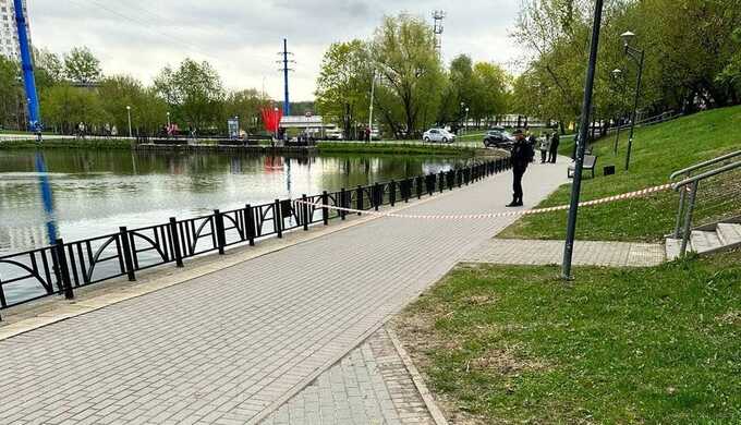 Дайвер обнаружил два трупа в пруду на западе Москвы